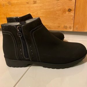 Jenna sport ankle boots with memory foam
